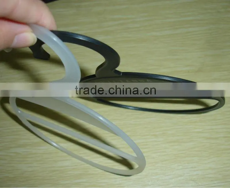 Plastic ring for scaef black scarf hanger with logo