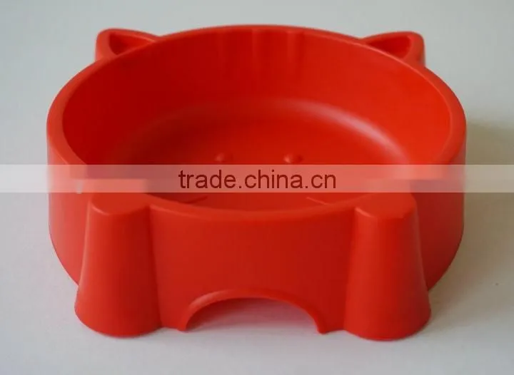 Cat shaped plastic pet bowl with anti skid on bottom