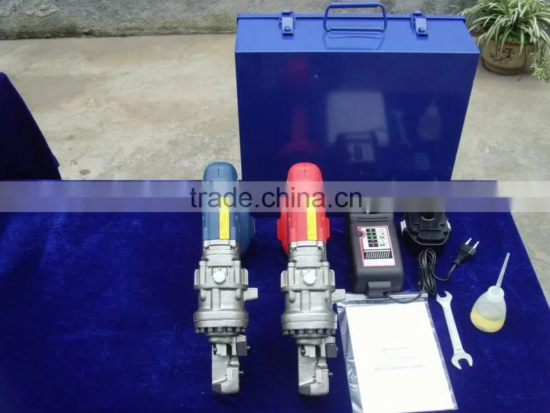 Cordless rebar cutter
