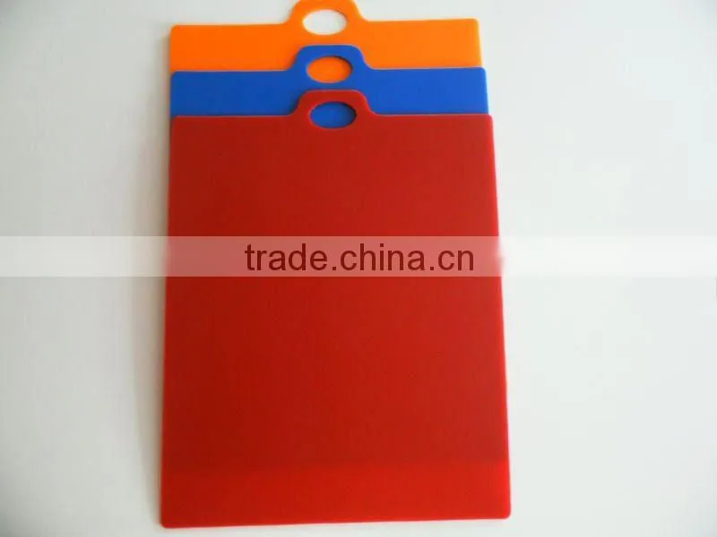 Plastic non-skid /anti-slip cutting board