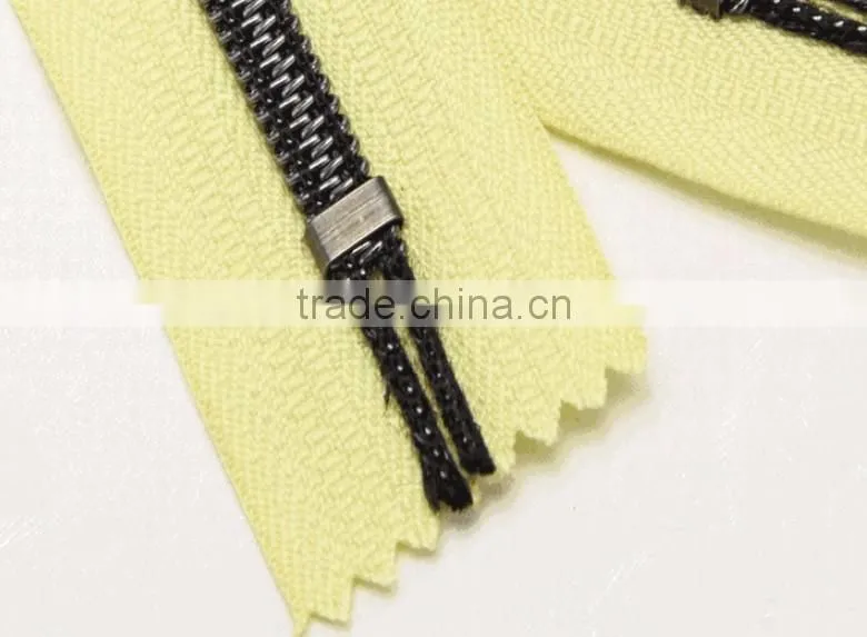 2016 Newest close-end auto lock Nylon zipper in black lacquer