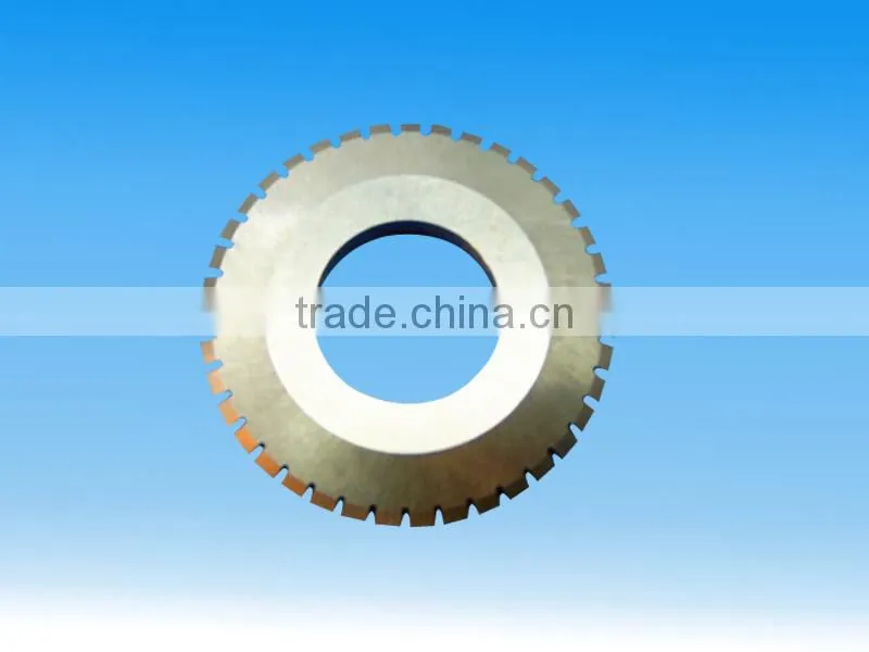 Wear resisting carbide tipped circular saw blades