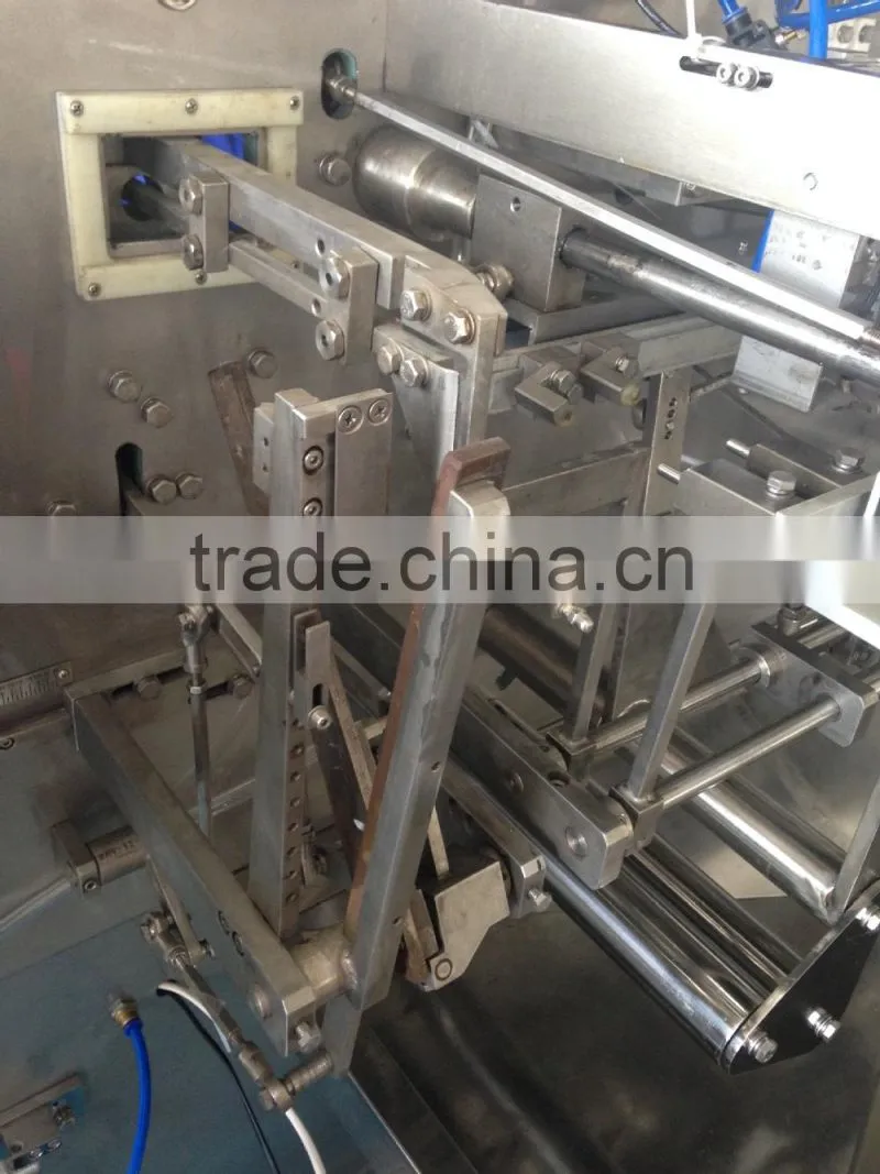 Automatic vacuum fruit and vegetable packing machine