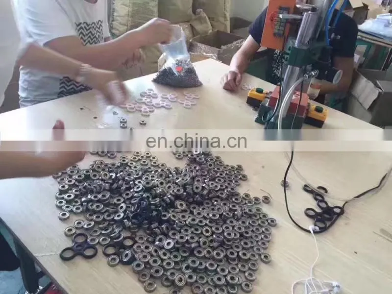 Wholesale hot selling 2 bearings fidget spinner finger toy 2017