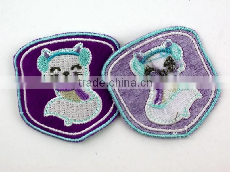 2014 Fashion Customized Embroidery patch on fabric/Customized Logo Embroidery Patch