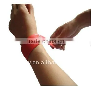 Cartoon Customized Silicone snap bracelet Slap on bands factory