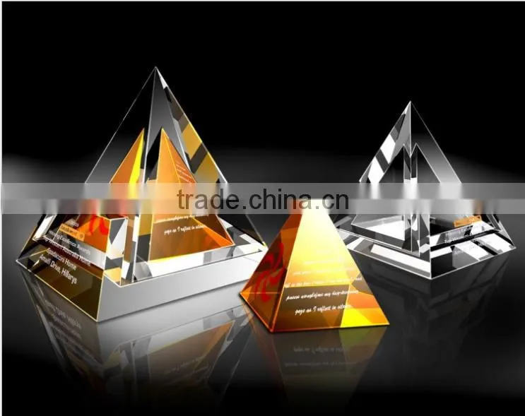 2016 wholesale natural rock crystal pyramid for parperweight