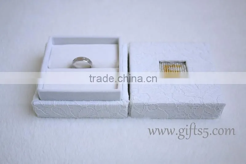 Custom Elegant Proposal Jewelry Ring Gift Box Wedding Ring Box with beaded name plate of F
