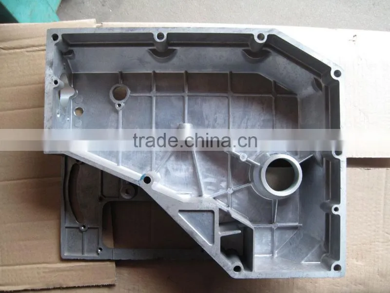 Agricultural tractor engine cylinder head cover