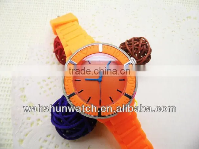 2013 best selling cheap custom logo fashion slim silicone watch