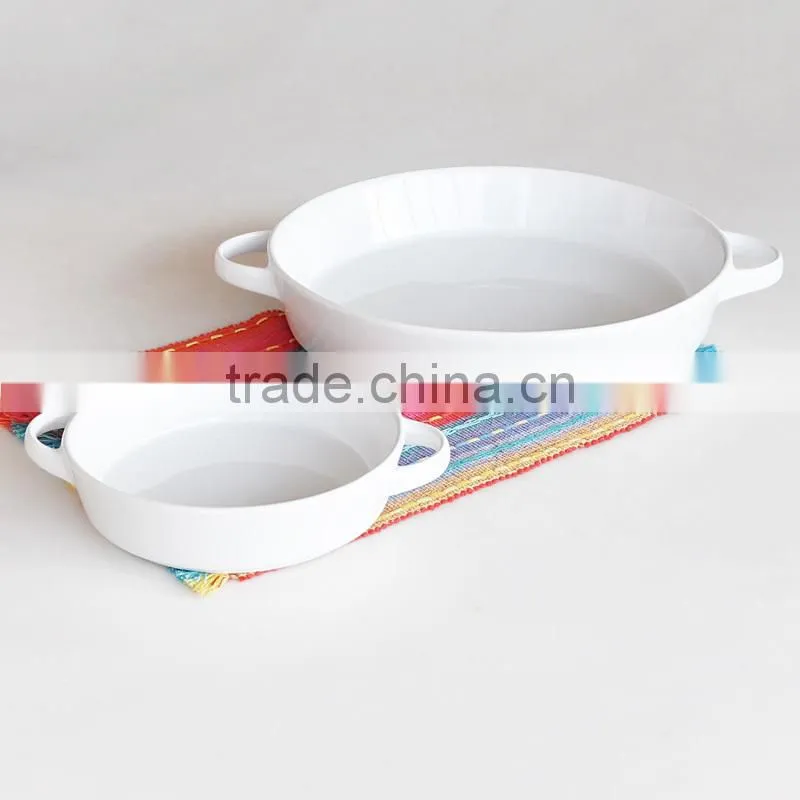 Set of Two Ceramic Bake Plate with Handle in Solid Color