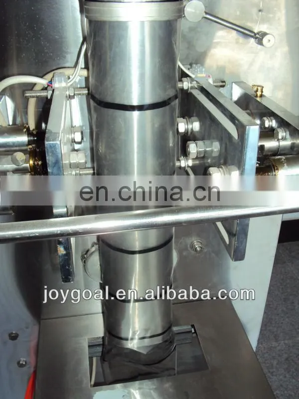 Automatic and high efficiency vertical sauce filling and sealing packing machine