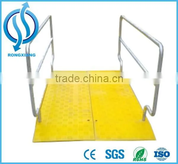 Plastic Trench Cover with Iron Barrier for Road Work