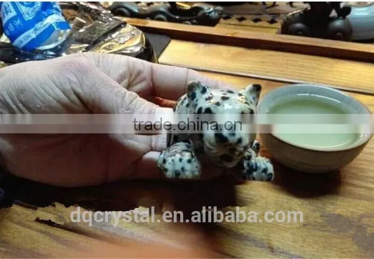 hand carved funny dot stone crystal leopard animals figurine
