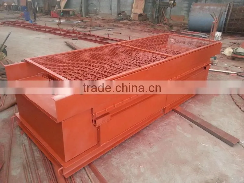 Portable pulsating gold sluice box for mining gold