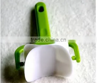 Wholesale Stock Small Order Kitchen 360 Degree Rotate Dumpling Wrapper Mould