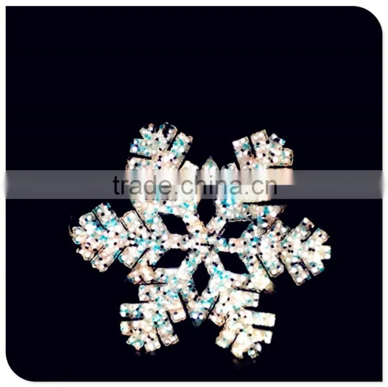 snowflake motif holiday decorative light
