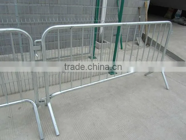 Hot galvanized event crowd control barrier