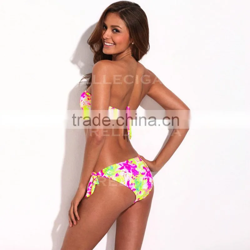 RELLECIGA Full-Lined High Contrast Floral Blooming Pattern Bandeau Bikini Swimwear with Front V
