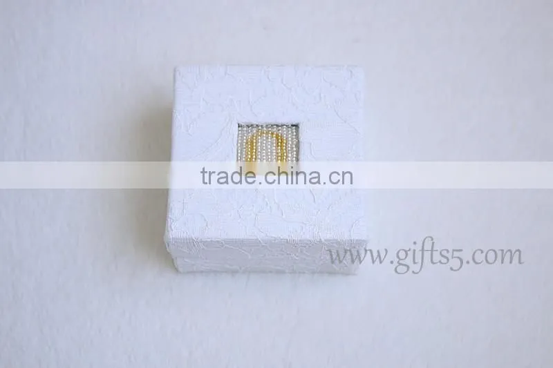 Wholesale White lace wedding jewelry gift boxes with beaded name plate of O