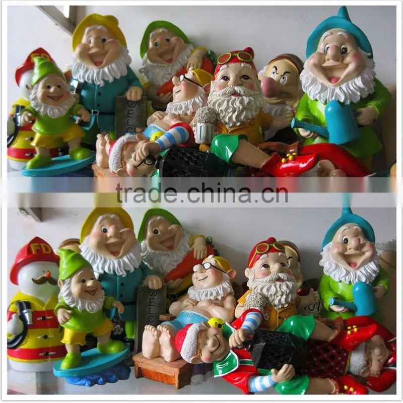 Cheap sports theme green mini garden gnome supplier