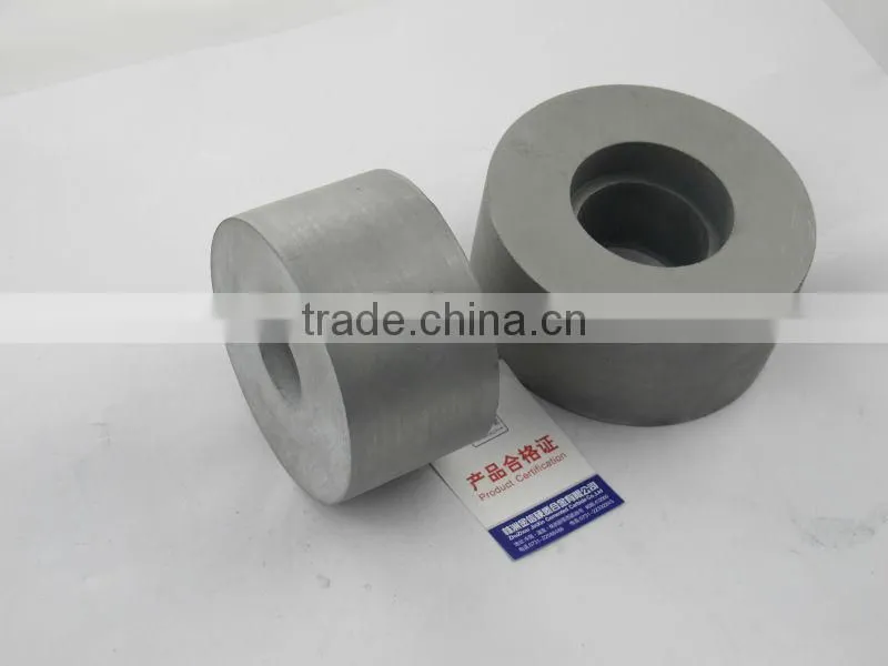 Tungsten carbide cemented threading die head