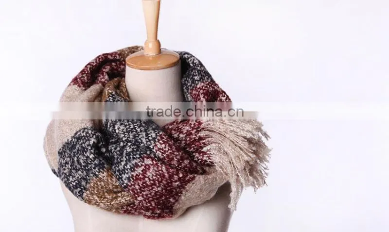 2015 new hot selling peacock feather pattern printed square paris yarn scarf