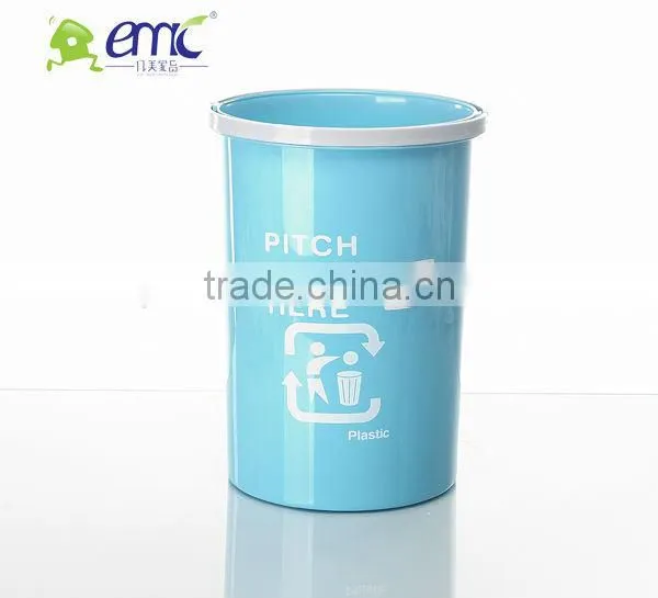 Plastic colorful trash can with handle