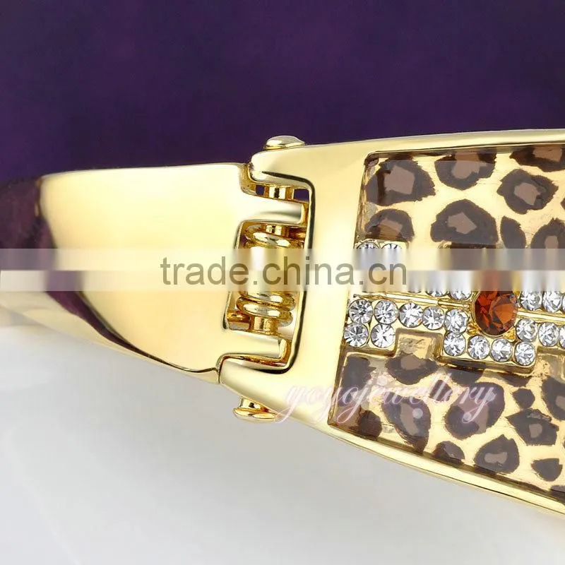 Fake gold love rhinestone metal bangle