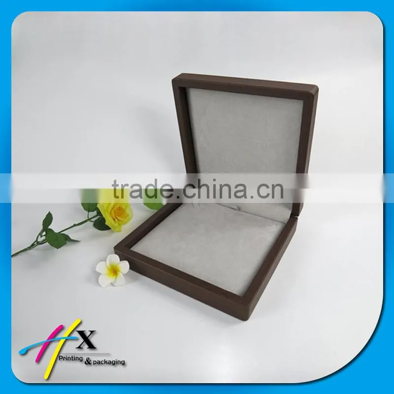customized elegant necklace box in size 18*18*4cm