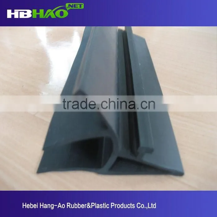 Sealing rubber strip for curtain wall for sealing on the ancillary frame parts of wall