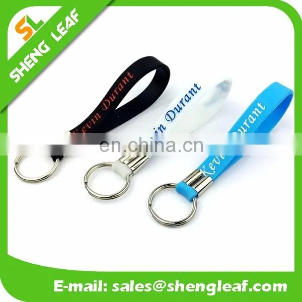 2017 new design with customized logo and various color silicone keychain