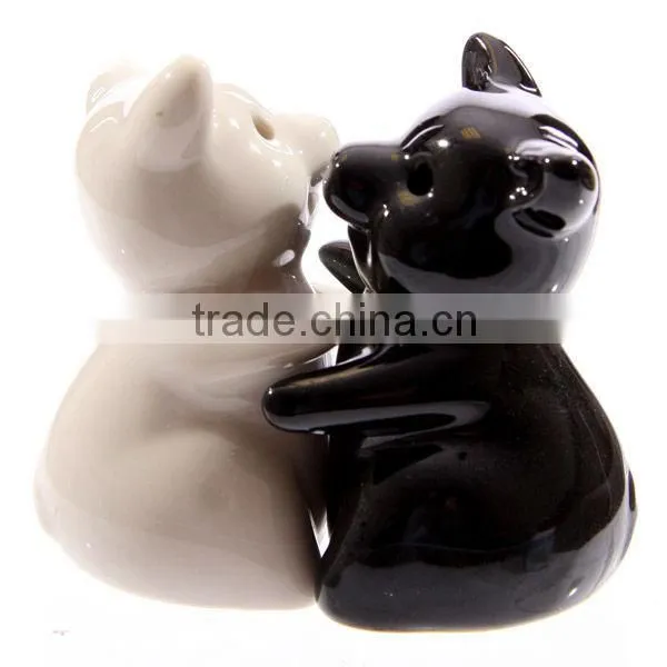 ceramic cute hug pig salt and pepper shaker
