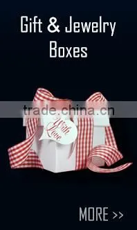 red gift boxes with lids