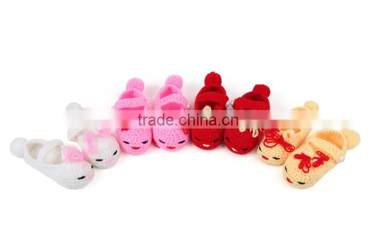 Pompon and Cute Cat Style Crochet Pattern Free Baby Shoes