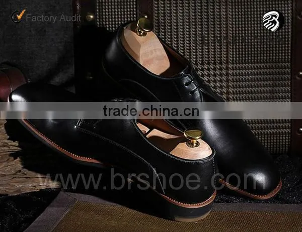 Fashionable classic Black color leather handmade shoe