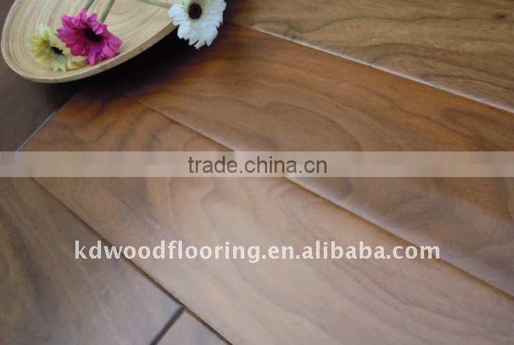 Stylish White Oak Engineered Wood Flooring in Smooth Surface