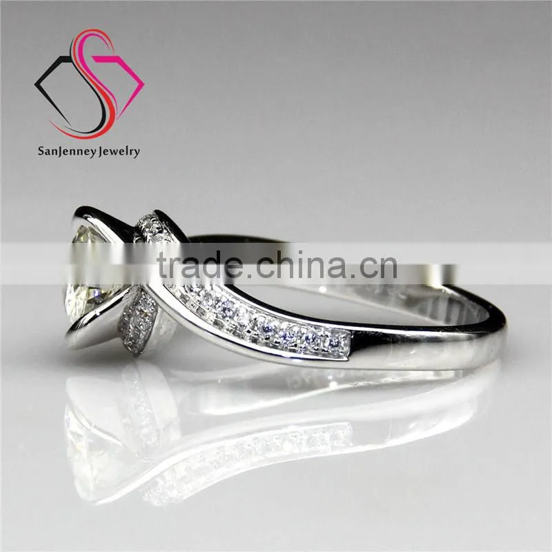 Round Brilliant Cut Forever One Moissanite 1 Carat 6.5mm Center Rose Style 14k 18k White Yellow Gold Diamond Engagement Ring