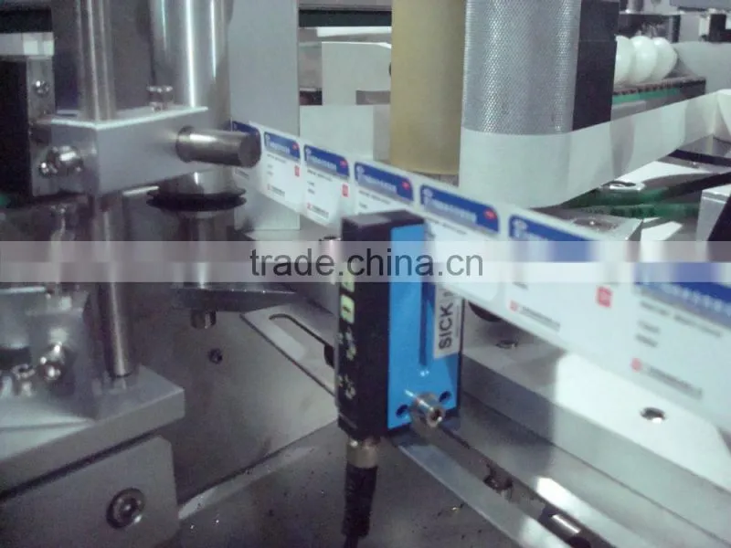 Highly customized automatic small flat bottle labeling machine