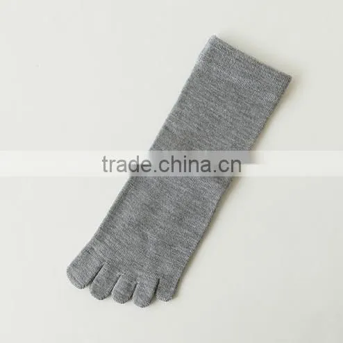 China Socks Manufacturer Custom OEM Design Woman Comfortable Yoga Toe Sox Plain Cable Knit Boot Sock