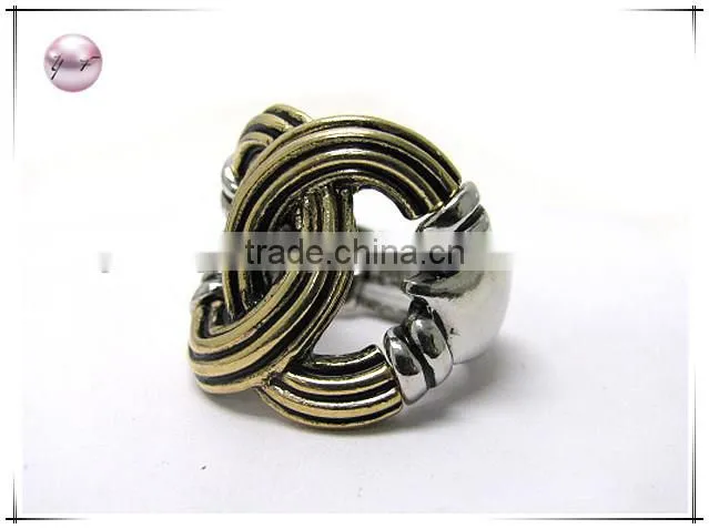 Textued metal interlink shape stretch ring