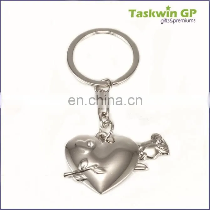 newest custom design zinc alloy making Rhinestones metal keychain in luxury style