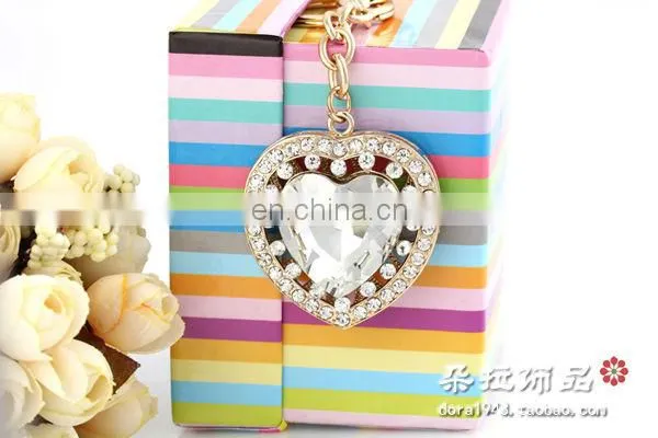 Cheap golden metal frame with transparent rhinestone keychain heart shaped CD-KD045