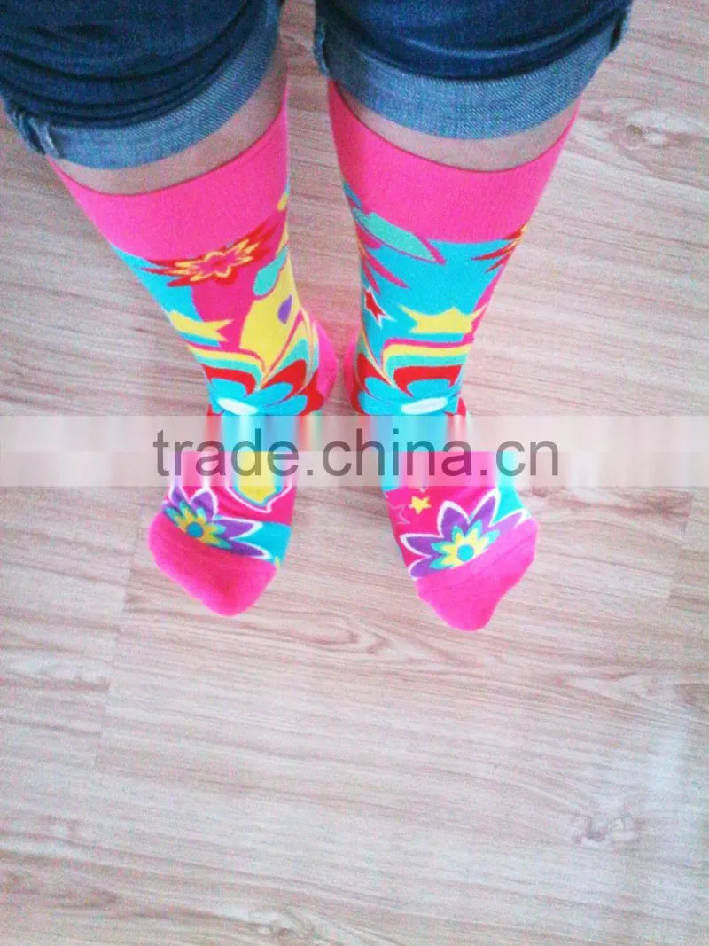 Good Look Customed Colorful Big Flowers Hot Sale In-Stock Socks Red Stripe Tube 100% Cotton Socks