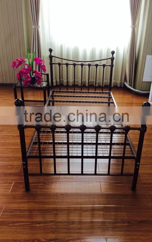 twin size clasic antique metal bed