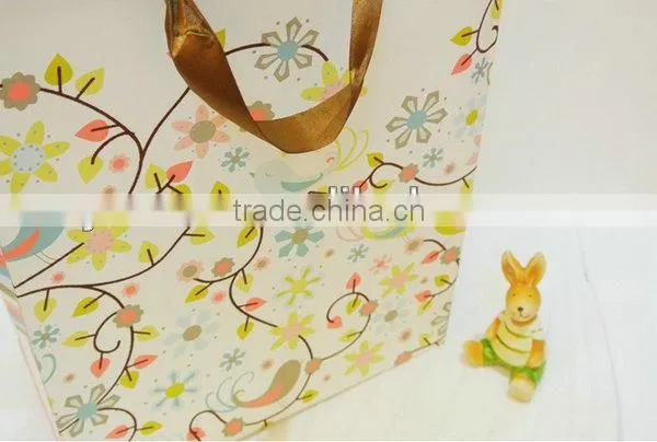 Yiwu wholesale handle packaging templates paper bag