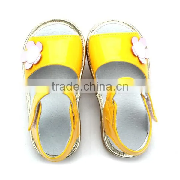 Wholesale squeaky kids sandal design shoes baby sandal 2017