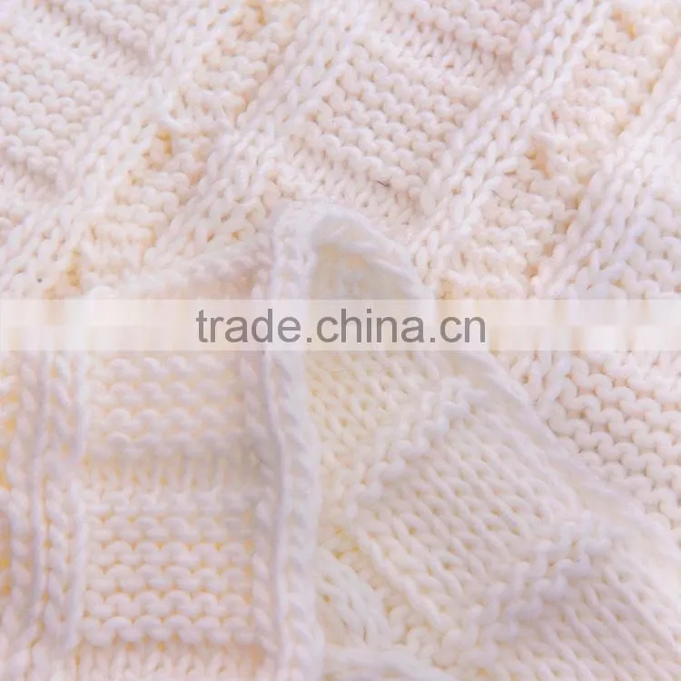 Cable knitted 100 acrylic throw blankets with pompom
