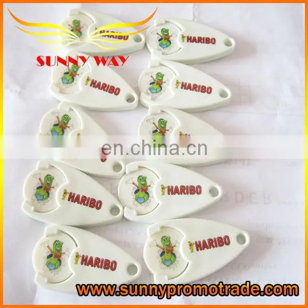 Supply plastic token coin keychain