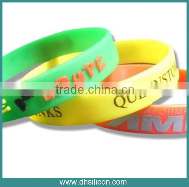 Cheap and fashion silicone sports wristband